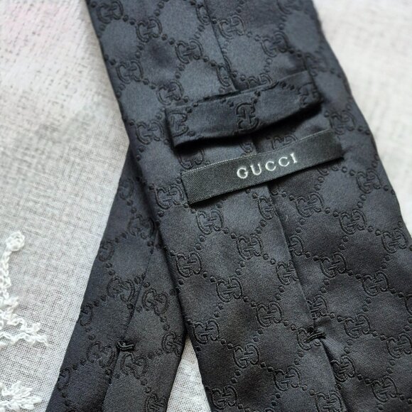 Gucci Italian Made Black Silk Tie - Picture 1 of 5